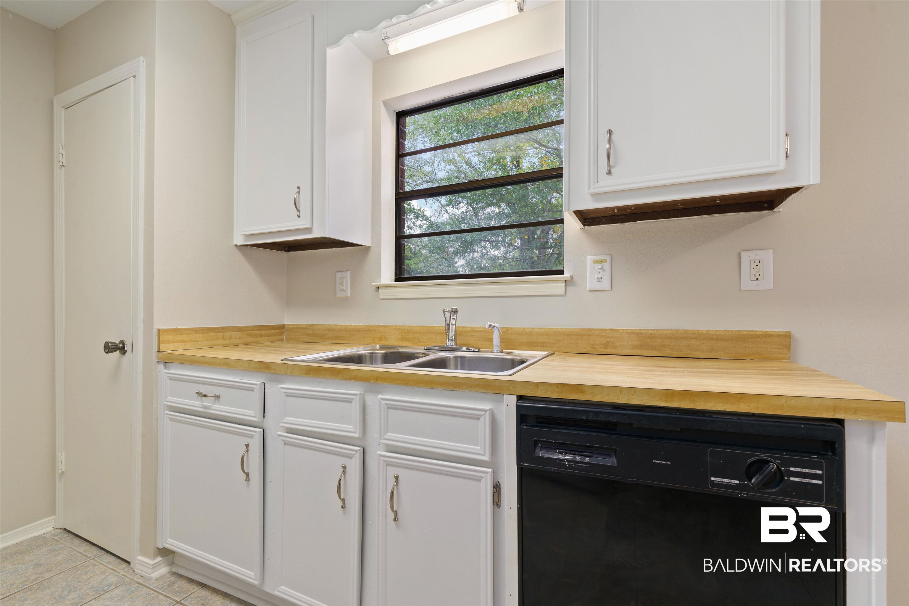 5813 Hanging Moss Court Mobile, AL 36609 - Photo 8 of 24