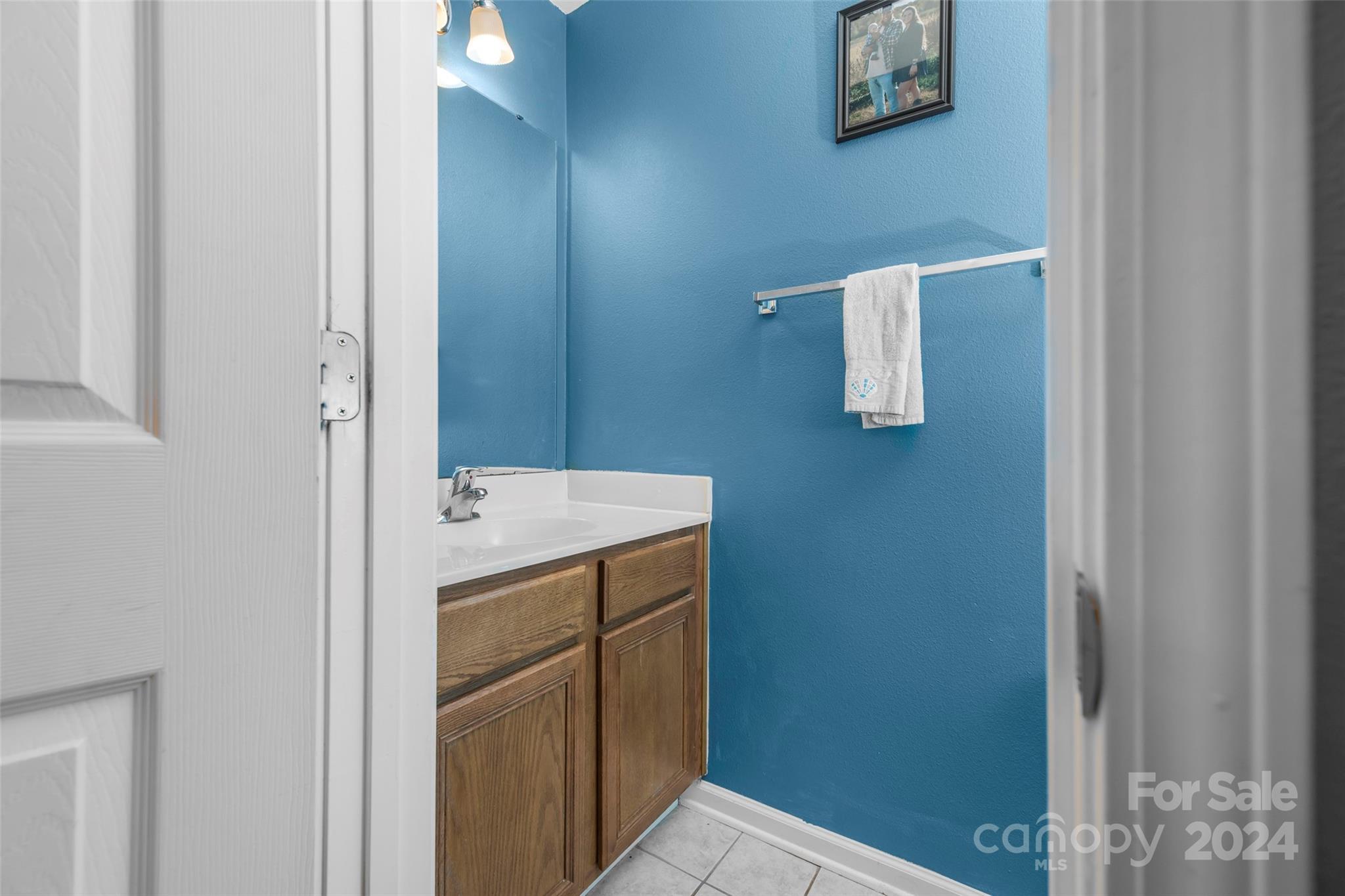 5810 Fox Ridge Lane Winston-Salem, NC 27104 - Photo 15 of 30 a bathroom with a sink and mirror
