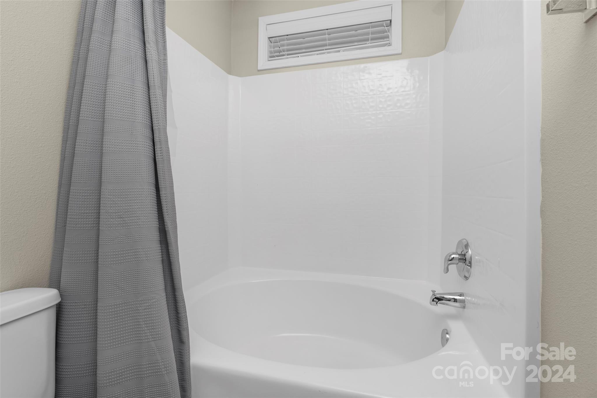 5810 Fox Ridge Lane Winston-Salem, NC 27104 - Photo 26 of 30 a close view of a bathtub in bathroom