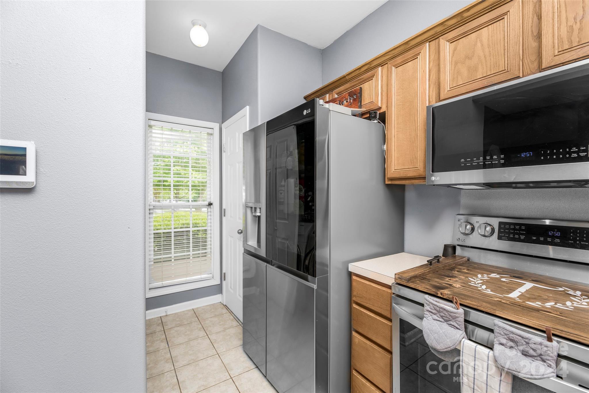 5810 Fox Ridge Lane Winston-Salem, NC 27104 - Photo 6 of 30 a kitchen with stainless steel appliances granite countertop a refrigerator stove and microwave