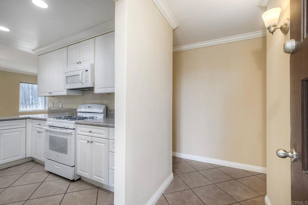 4924 Verde Drive Oceanside, CA 92057 - Photo 5 of 35