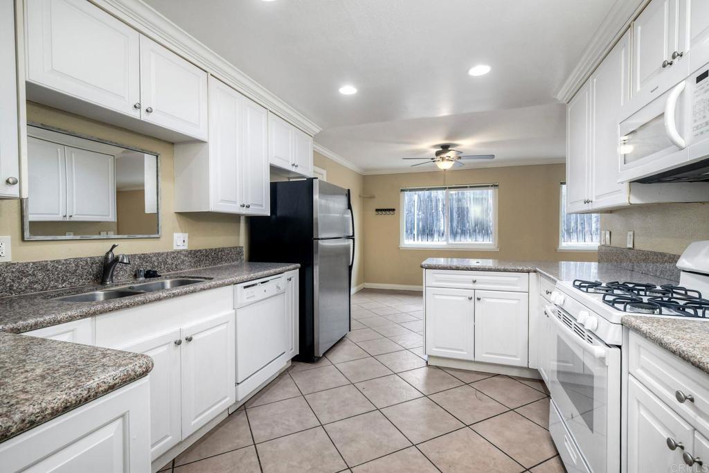 4924 Verde Drive Oceanside, CA 92057 - Photo 6 of 35