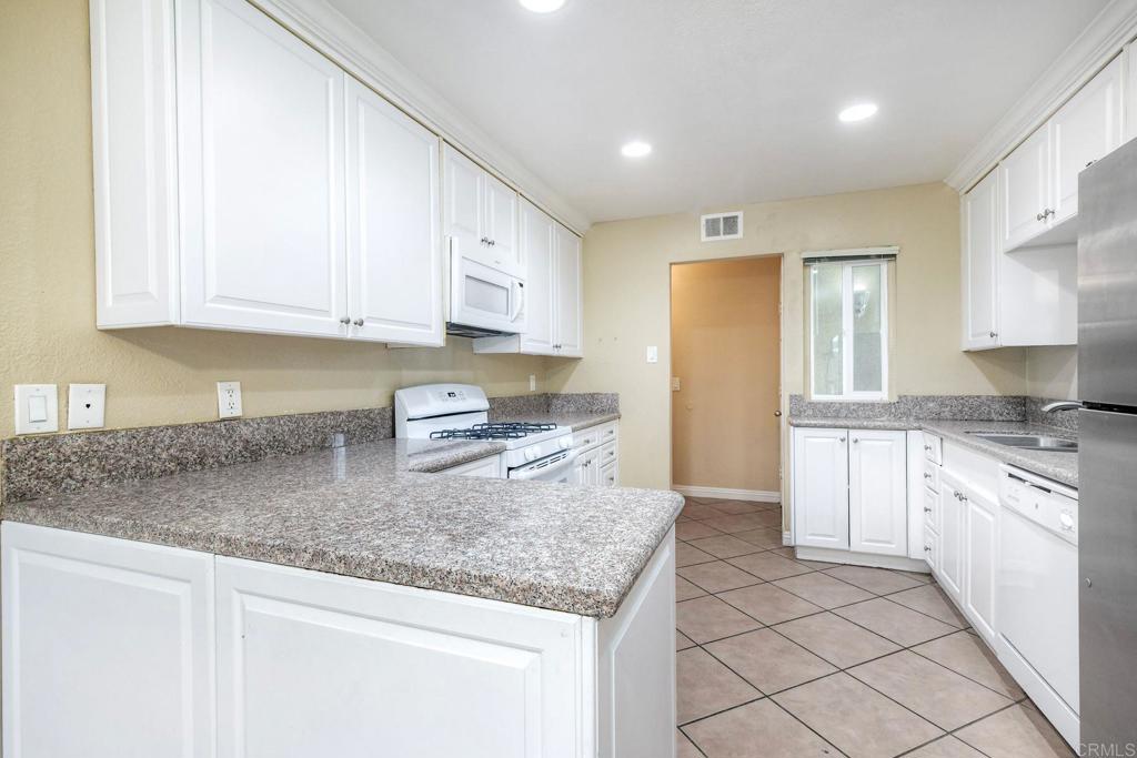 4924 Verde Drive Oceanside, CA 92057 - Photo 8 of 35