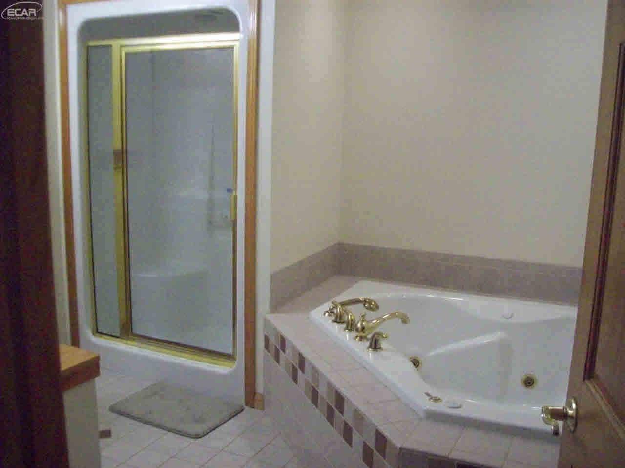 8033 Hogan Road Fenton, MI 48430 - Photo 22 of 34