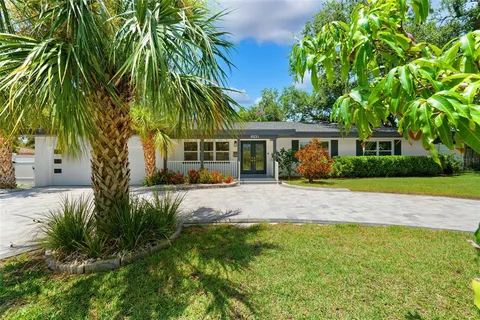 a view of house with a garden