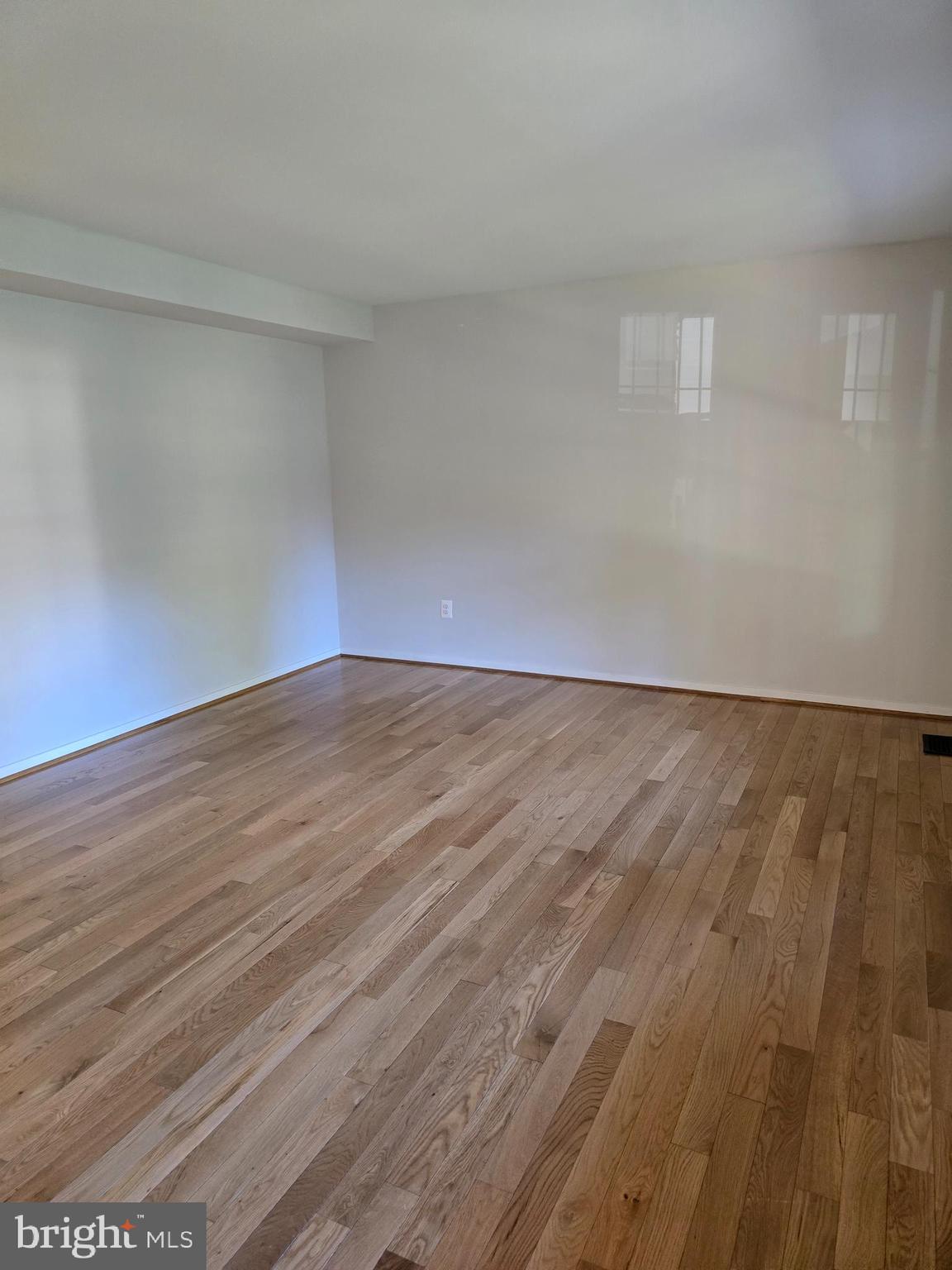 2298 Archdale Road Reston, VA 20191 - Photo 16 of 42 Living Room