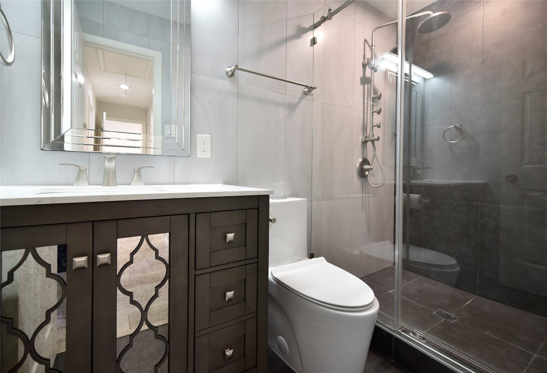 3203 East Rangecrest Place Sugar Land, TX 77479 - Photo 22 of 36 a bathroom with a sink toilet and shower