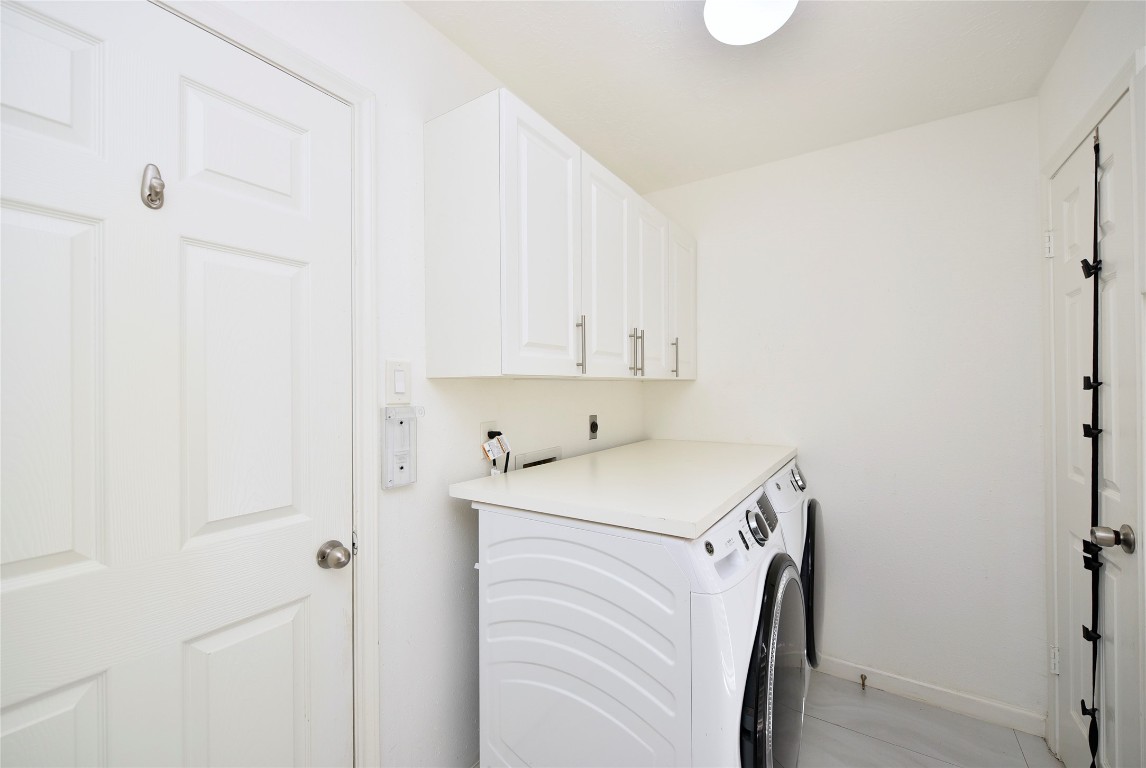 3203 East Rangecrest Place Sugar Land, TX 77479 - Photo 23 of 36 a utility room with dryer and washer