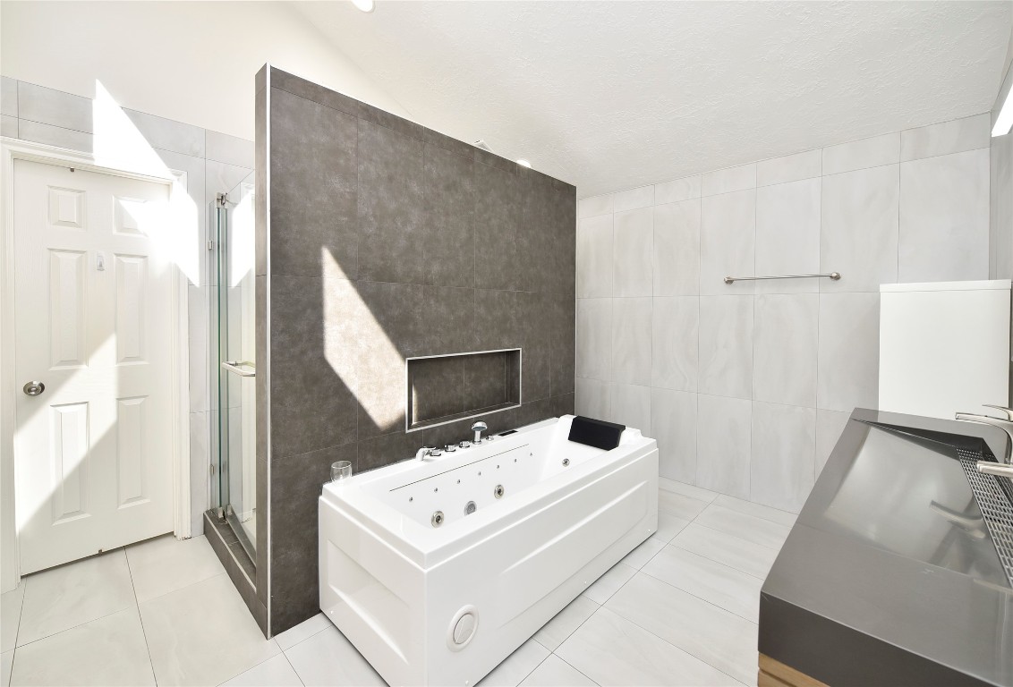 3203 East Rangecrest Place Sugar Land, TX 77479 - Photo 28 of 36 a bathroom with a sink and mirror