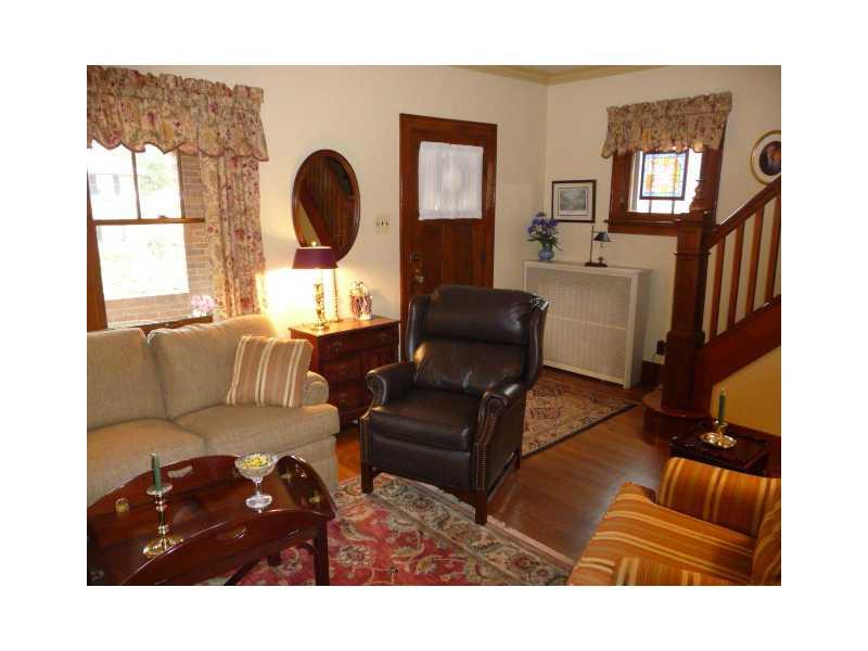 266 Cascade Road Forest Hills, PA 15221 - Photo 2 of 25 Living Room.