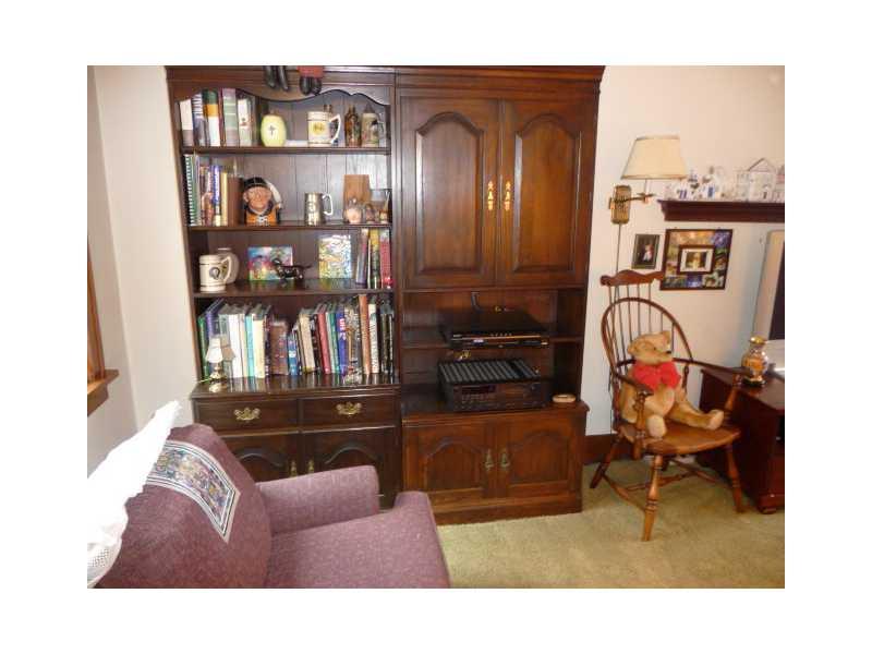 266 Cascade Road Forest Hills, PA 15221 - Photo 12 of 25 Family Room.