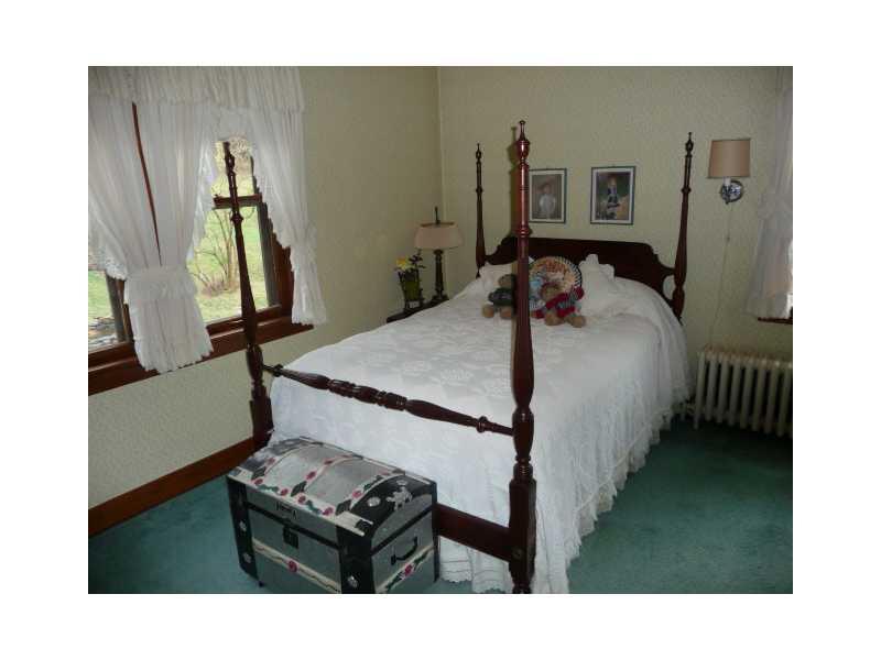 266 Cascade Road Forest Hills, PA 15221 - Photo 17 of 25 Bedroom.