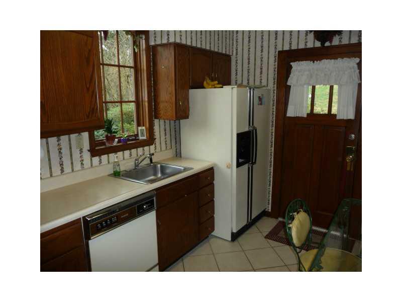 266 Cascade Road Forest Hills, PA 15221 - Photo 9 of 25 Kitchen.