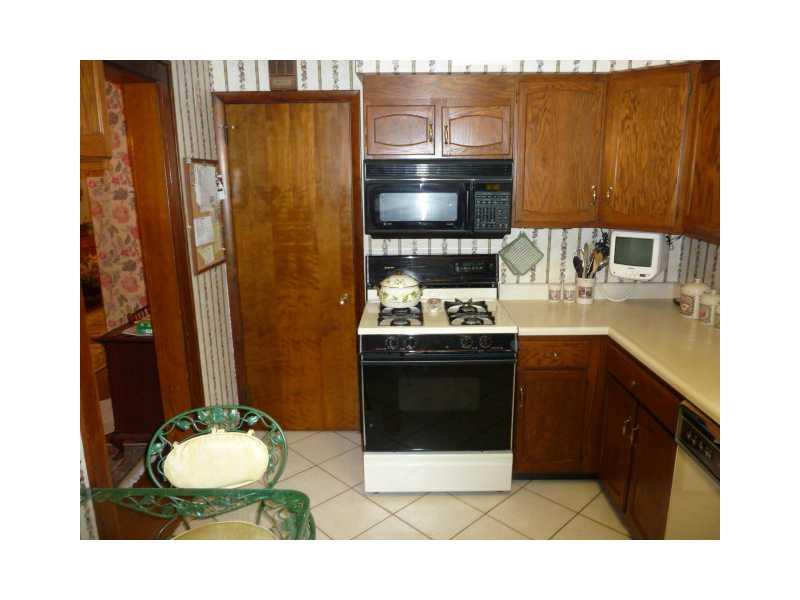266 Cascade Road Forest Hills, PA 15221 - Photo 10 of 25 Kitchen.