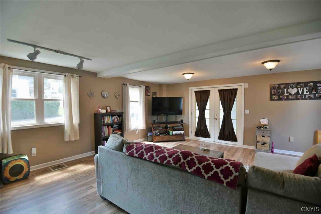 6 Wilbur Road New Hartford, NY 13413 - Photo 3 of 35