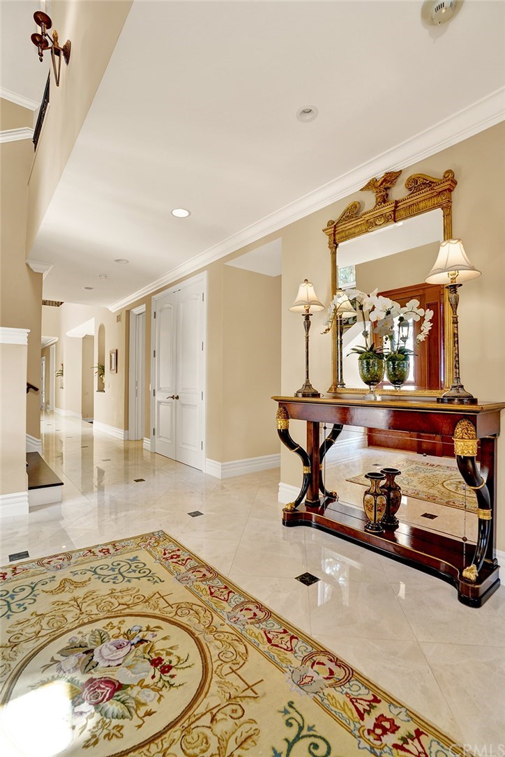 34 Smithcliffs Road Laguna Beach, CA 92651 - Photo 13 of 69 a living room with furniture