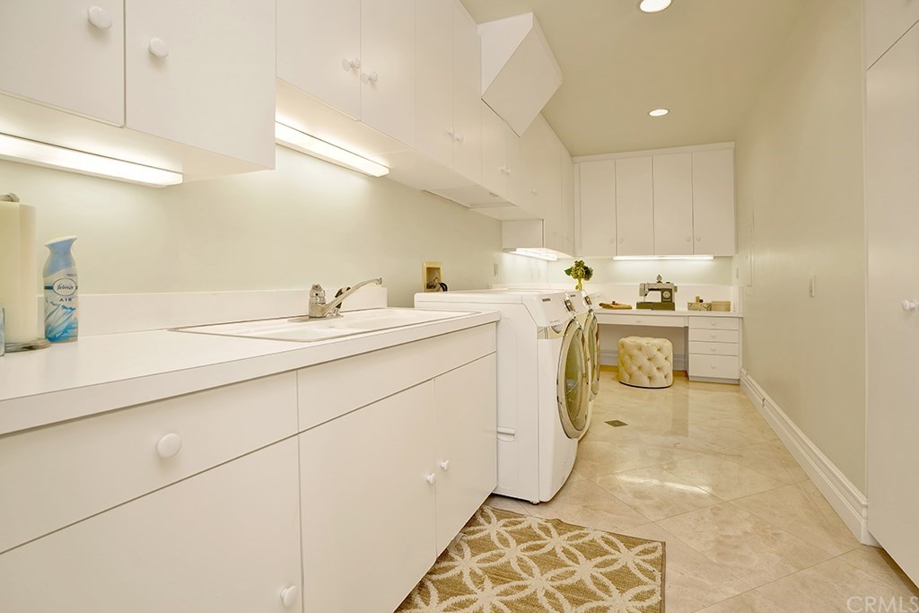 34 Smithcliffs Road Laguna Beach, CA 92651 - Photo 36 of 69 a room with a washing machine and sink