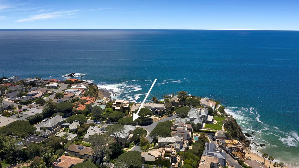 34 Smithcliffs Road Laguna Beach, CA 92651 - Photo 4 of 69 Lying on the second row back from the ocean, this is such a lovely home! And the location is outstanding!