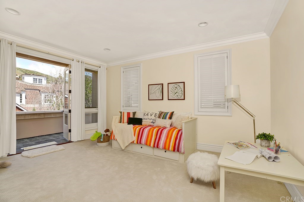 34 Smithcliffs Road Laguna Beach, CA 92651 - Photo 62 of 69 a bedroom with a bed and a window