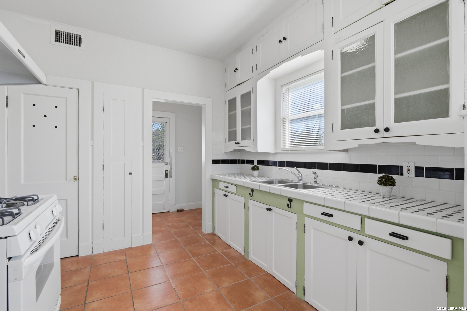1446 Fulton Avenue San Antonio, TX 78201 - Photo 12 of 33