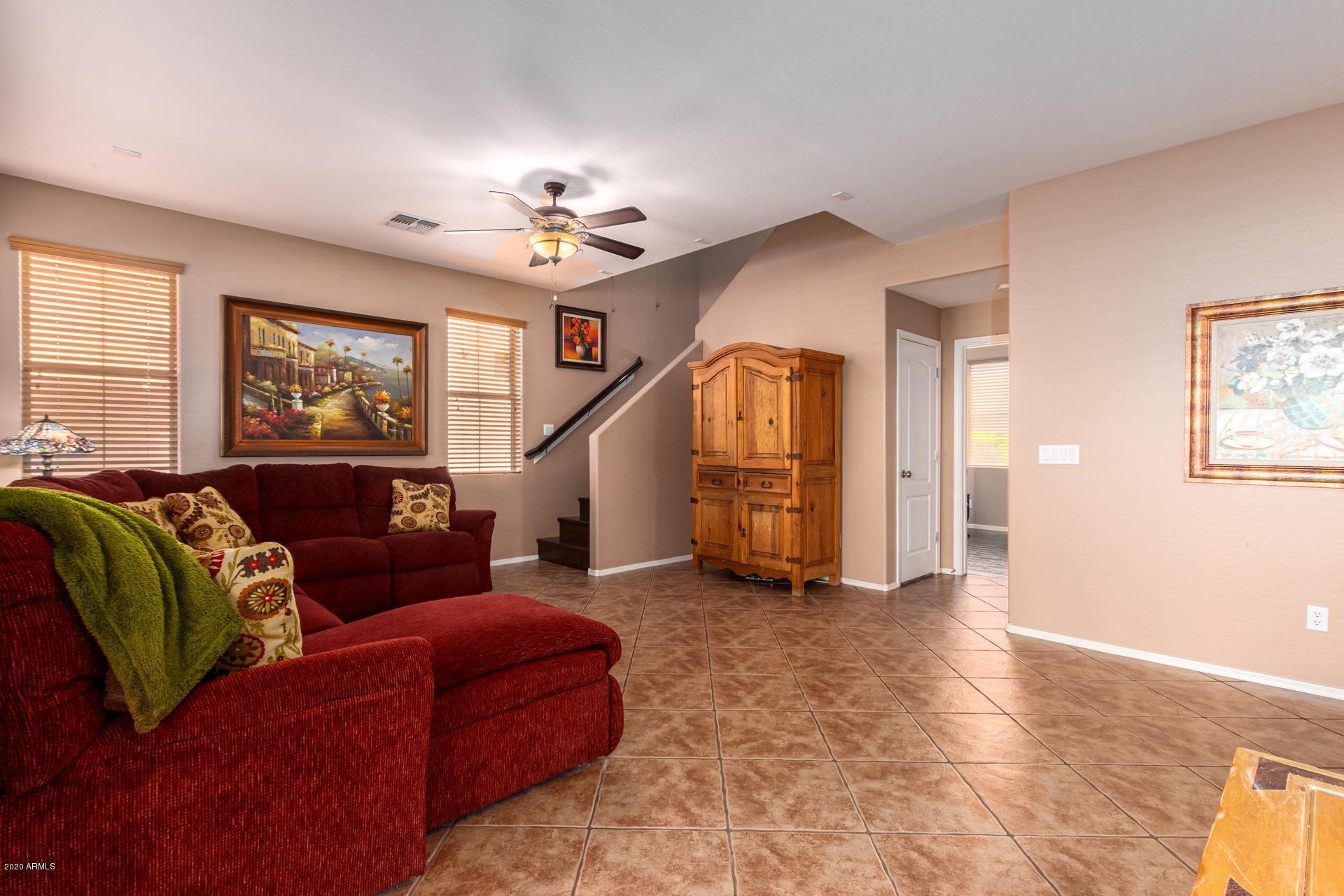 989 East Ranch Road Gilbert, AZ 85296 - Photo 5 of 25 Living Room