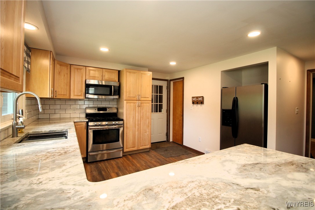 8709 Nottingham Terrace Clarence, NY 14221 - Photo 8 of 33