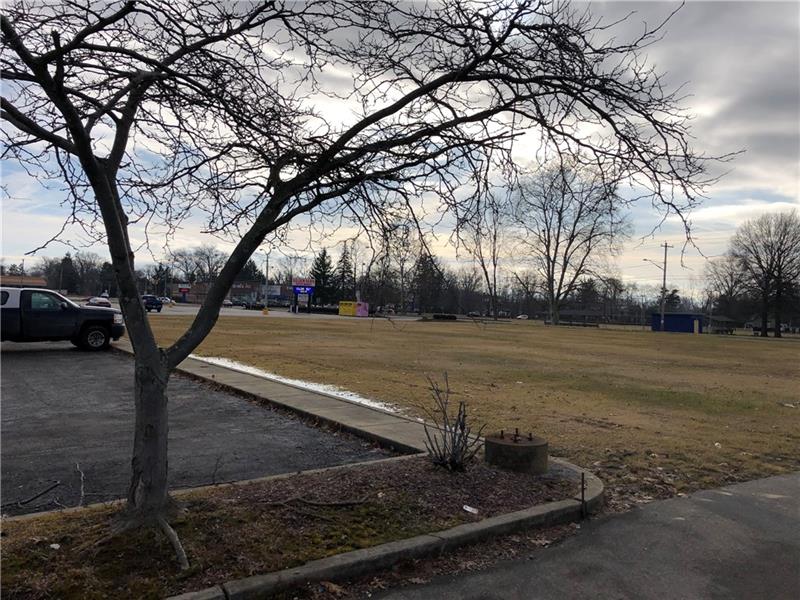 841 Sharon New Castle Road Farrell, PA 16121 - Photo 11 of 12 The lot shares the same intersection as RiteAid.