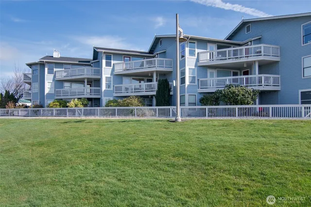 $346,750 | 651 Southeast Bayshore Drive, Unit B304, Oak Harbor, WA 98277