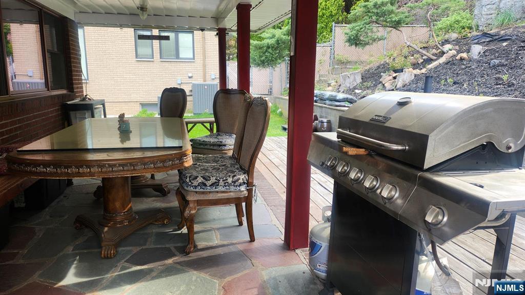 468 Oak Street Ridgefield, NJ 07657 - Photo 15 of 17