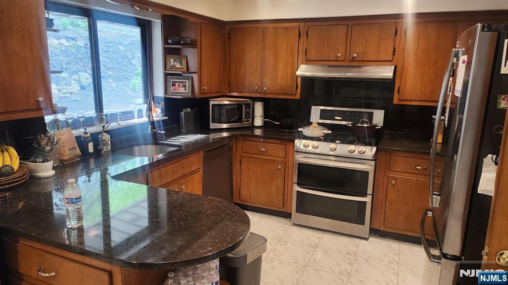 468 Oak Street Ridgefield, NJ 07657 - Photo 8 of 17