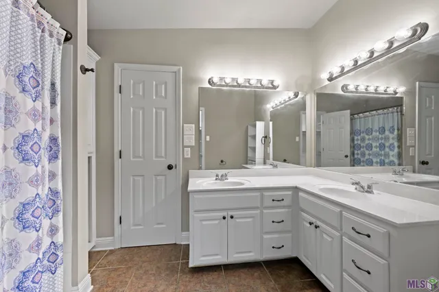 $289,000 | 30863 Meadow Wood Boulevard, Denham Springs, LA 70726