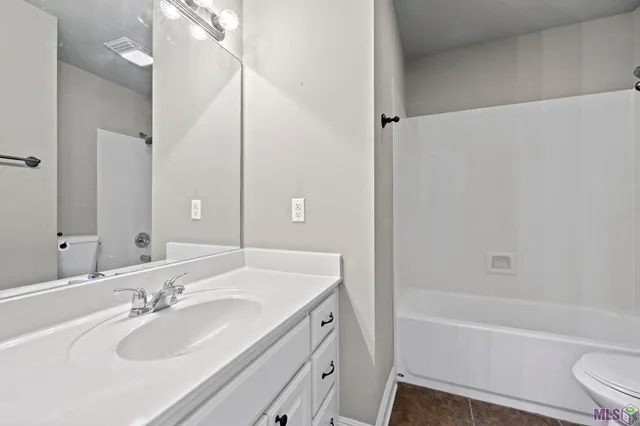 $289,000 | 30863 Meadow Wood Boulevard, Denham Springs, LA 70726