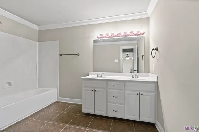 $289,000 | 30863 Meadow Wood Boulevard, Denham Springs, LA 70726