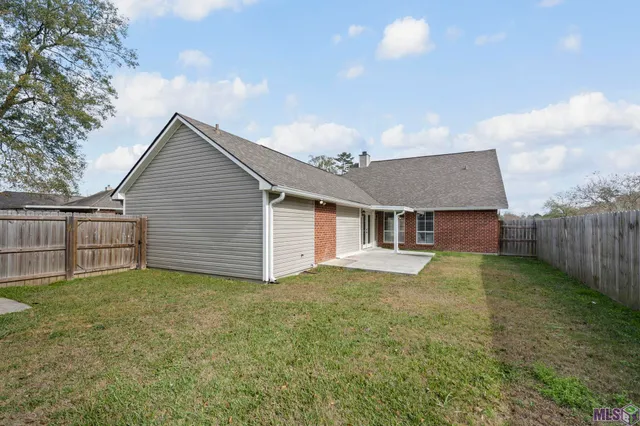 $289,000 | 30863 Meadow Wood Boulevard, Denham Springs, LA 70726