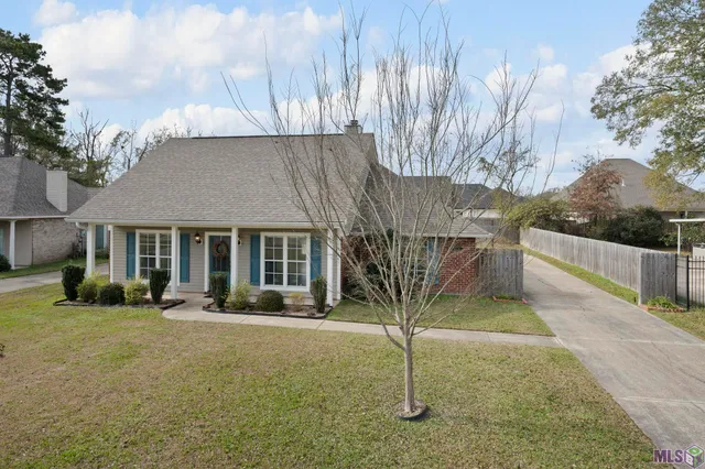 $289,000 | 30863 Meadow Wood Boulevard, Denham Springs, LA 70726