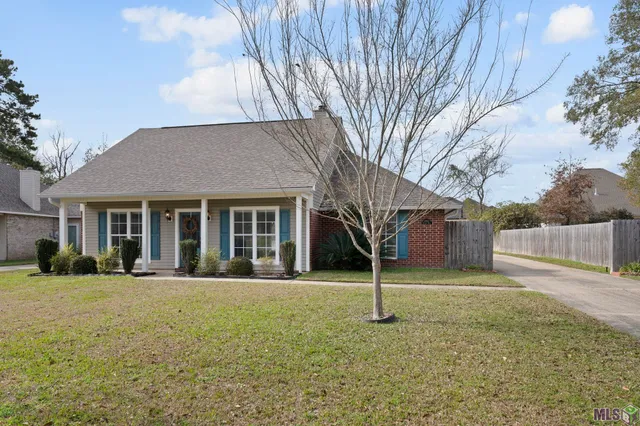 $289,000 | 30863 Meadow Wood Boulevard, Denham Springs, LA 70726