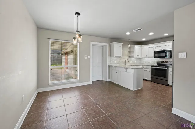 $289,000 | 30863 Meadow Wood Boulevard, Denham Springs, LA 70726