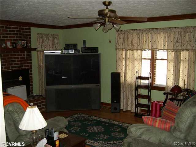 1522 Powcan Road Bruington, VA 23023 - Photo 5 of 7 Living Room