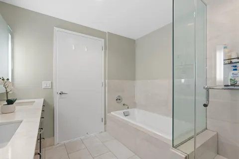 $1,100,000 | 2 2nd Street, Unit 3606, Jersey City, NJ 07302