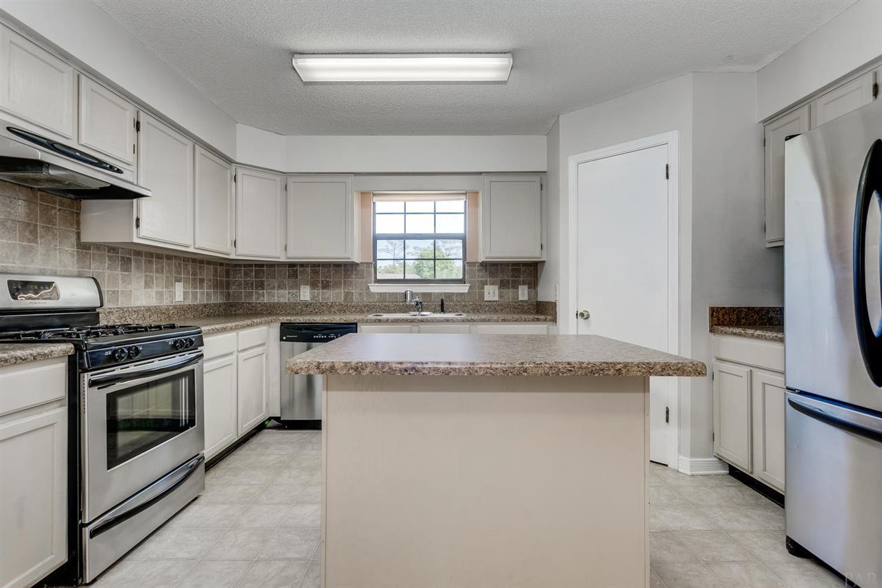 1211 Brook Bend Road Pensacola, FL 32506 - Photo 7 of 30