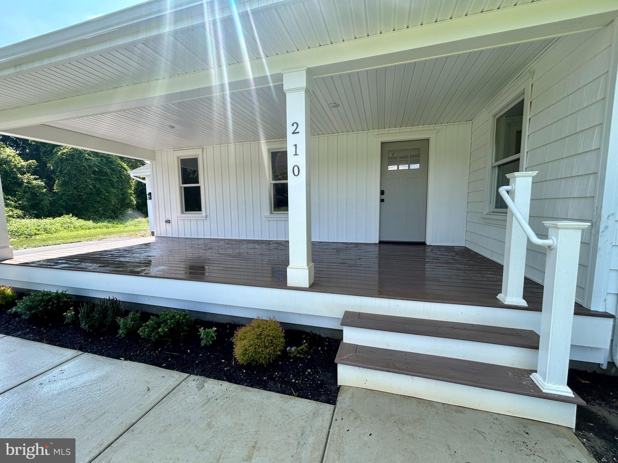 210 Perry Road Woodbine, NJ 08270 - Photo 4 of 35 a bathroom with a tub and a sink