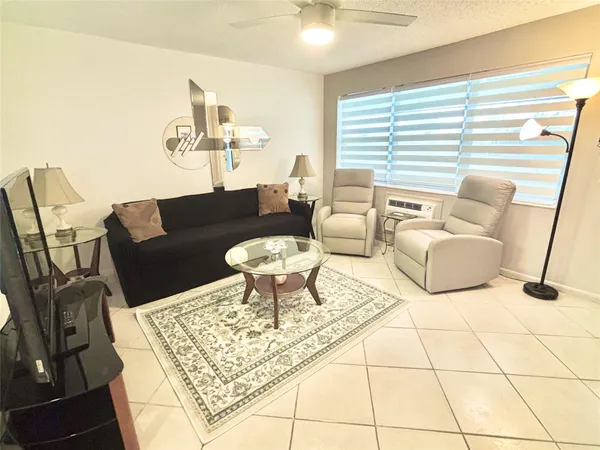 $1,400 | 43 Farnham B, Unit 43, Deerfield Beach, FL 33442