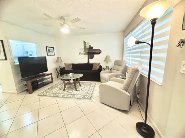 $1,400 | 43 Farnham B, Unit 43, Deerfield Beach, FL 33442