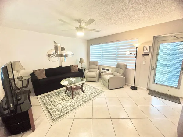 $1,400 | 43 Farnham B, Unit 43, Deerfield Beach, FL 33442