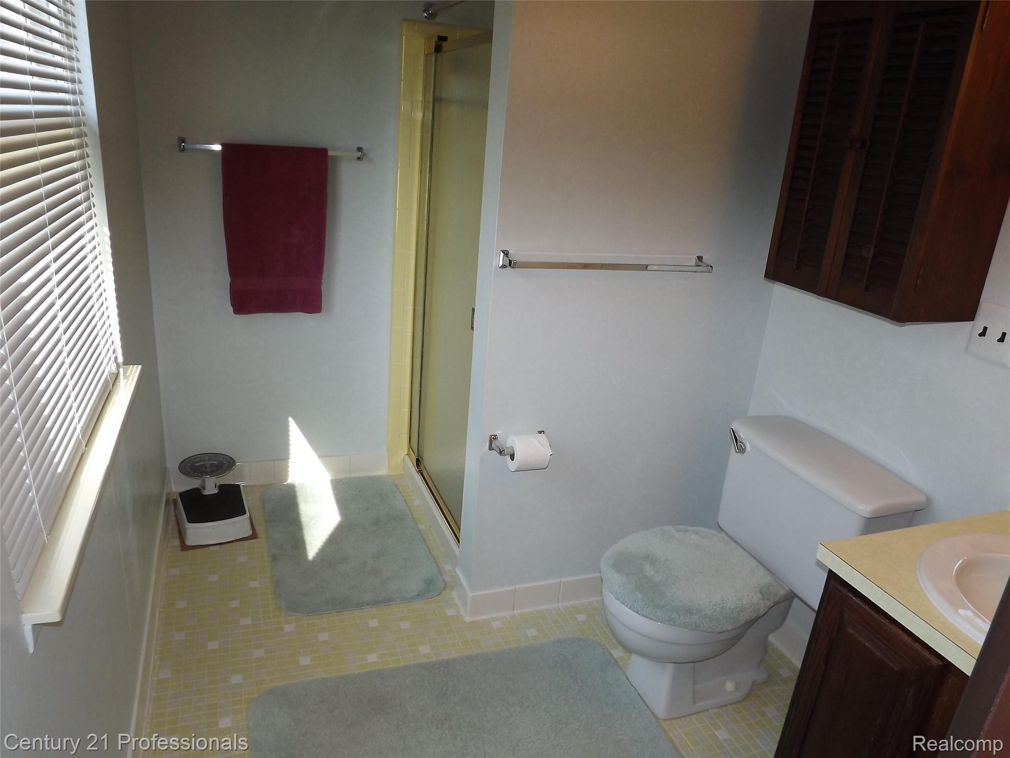 809 Hampton Circle Rochester, MI 48307 - Photo 19 of 22 Master Bathroom