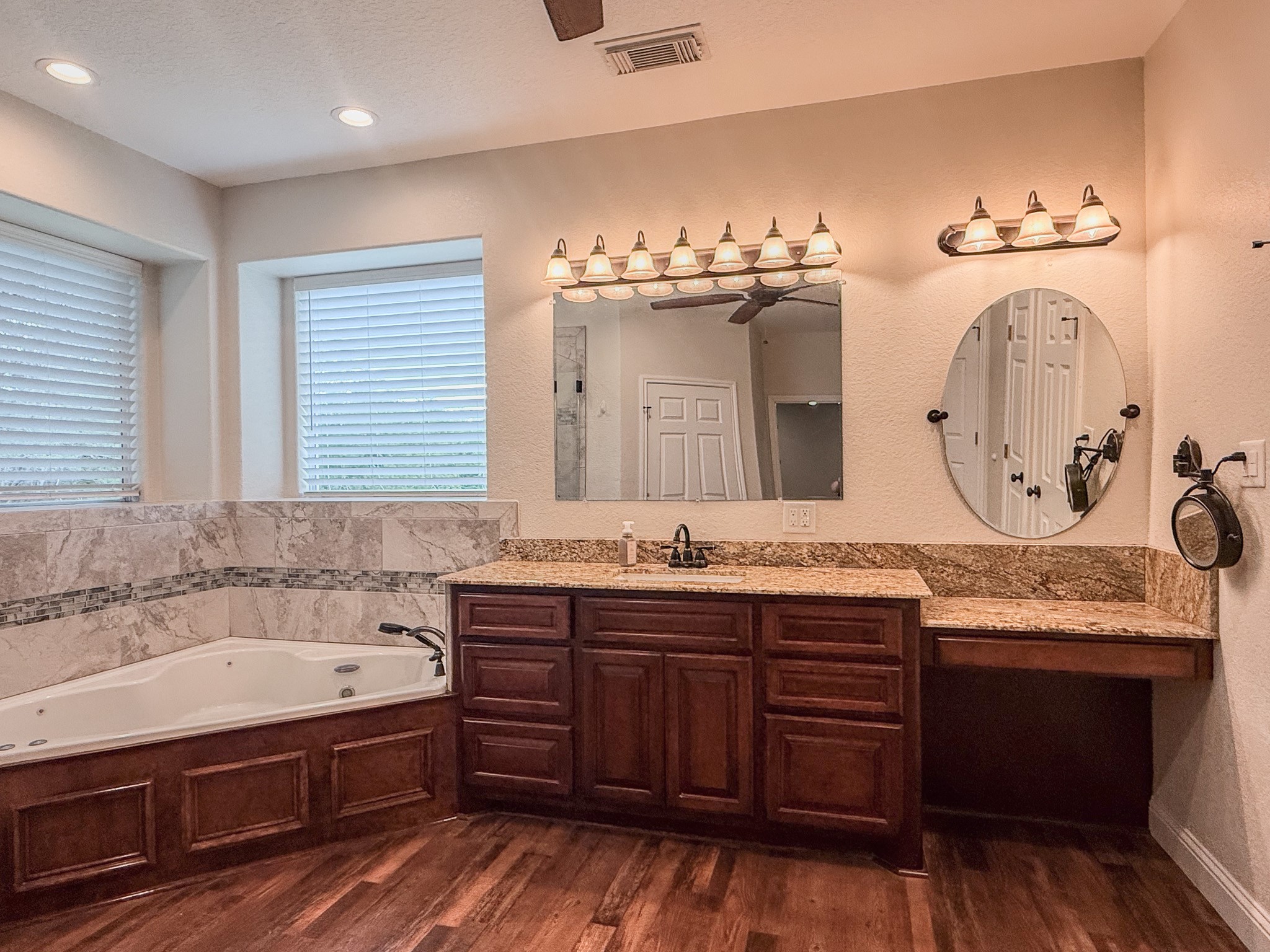 7547 County Road 684D Sweeny, TX 77480 - Photo 6 of 48 Corner Jacuzzi tub with privacy window.