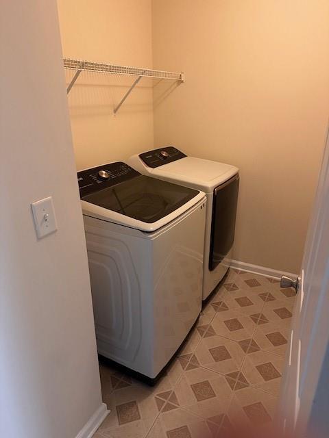 4332 Park Gate Way, Unit 175 Atlanta, GA 30344 - Photo 7 of 7 a utility room with dryer and washer