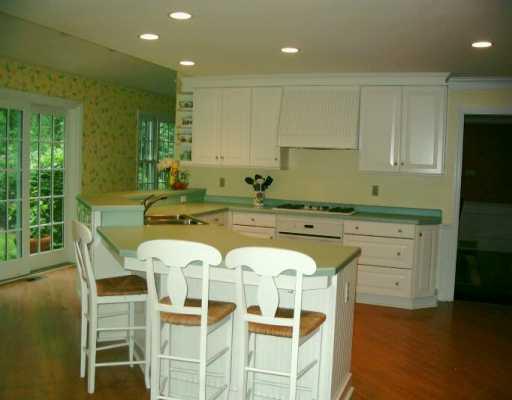 4 Worthington Road Pittsburgh, PA 15238 - Photo 2 of 8 Kitchen.