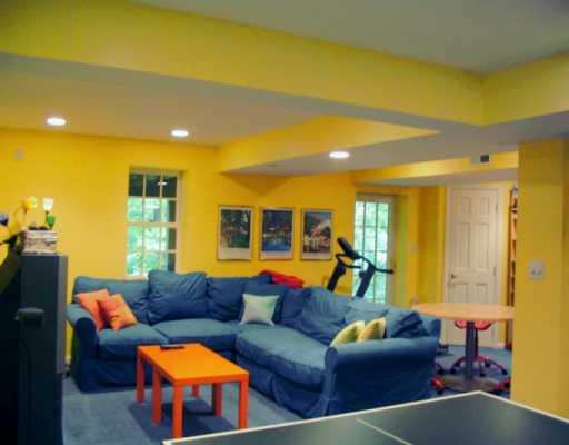 4 Worthington Road Pittsburgh, PA 15238 - Photo 5 of 8 Den/Family/Great Room.