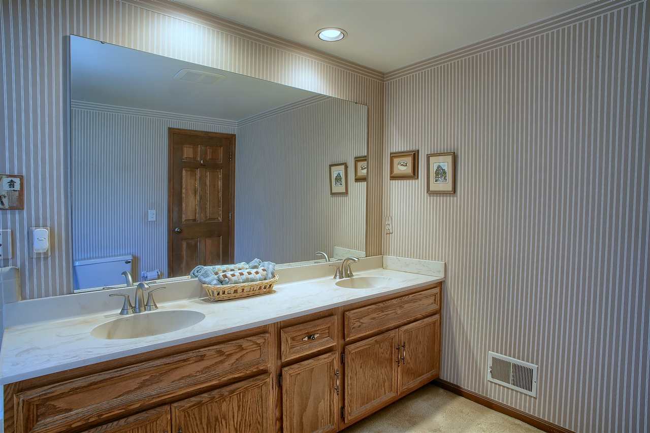 2614 Lambeth Park Rochester, MI 48306 - Photo 20 of 32 Master Bathroom